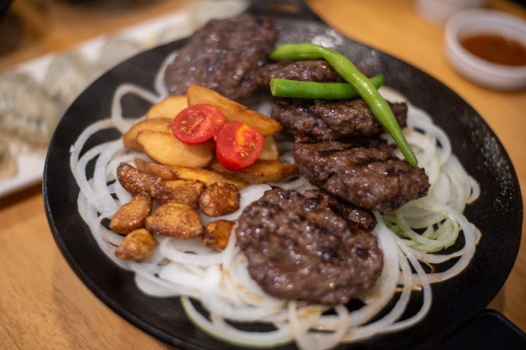  가평 한식 도선재 – 한옥 정원에서 즐기는 한우 떡갈비·비빔냉면·고기만두