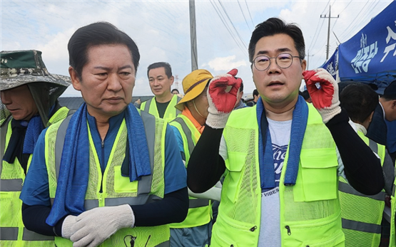 <b>정청래</b>·박찬대의 <b>수해</b><b>복구</b> 활동과 입법 연계