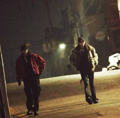 한소희, "투샷 스틸, 최초 공개"...'절친' 전종서와 밤거리 뚜벅뚜벅 '포스 작렬'