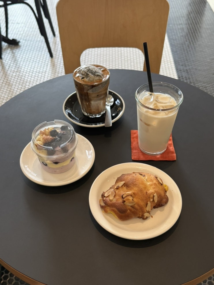  천안 불당동카페 추천 소금빵 푸딩 맛집 "코넨"