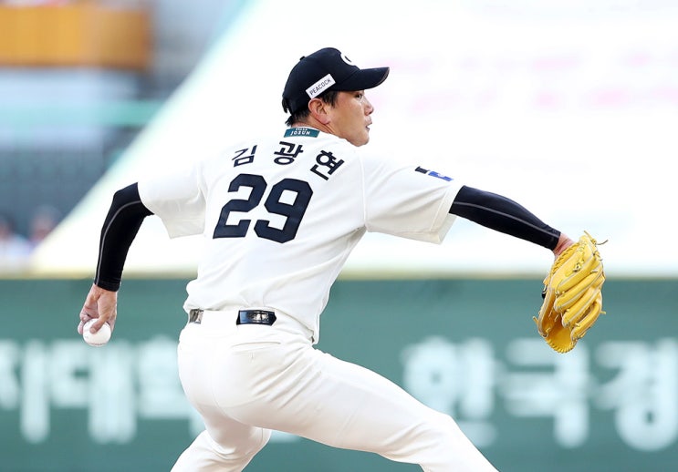 KBO 레전드 좌완 듀오: <b>류현진</b> vs <b>김광현 맞대결</b>의 의미와 전망