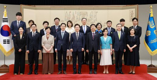  李대통령, 신임 국무위원에 당부…"혼신 다해달라"