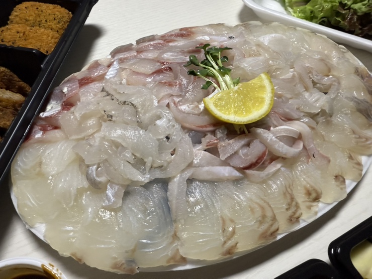  이번 주 먹었던 음식 돼지국밥과 배달음식 모듬회