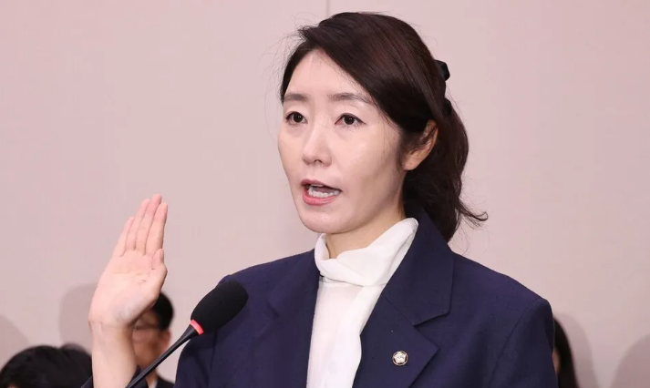 [<b>갑질</b> 논란] <b>강선우</b> <b>사퇴</b>. 현역 의원 첫 낙마. 박찬대·민주당... 