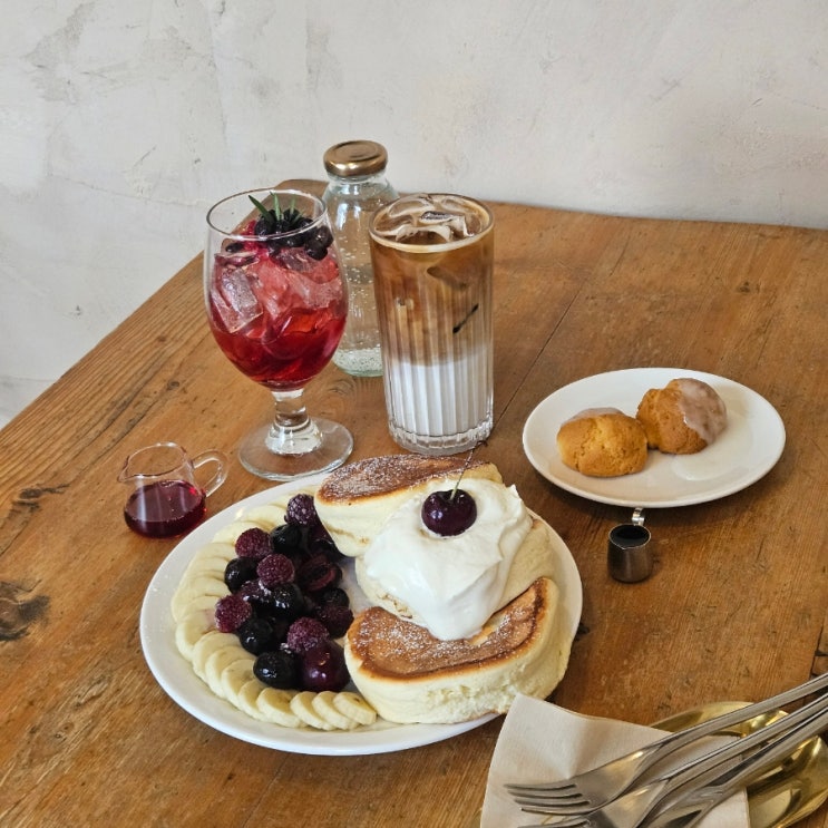  안산 수플레 팬케이크 젠젠 카페 인테리어 맛도 취저였던 후기