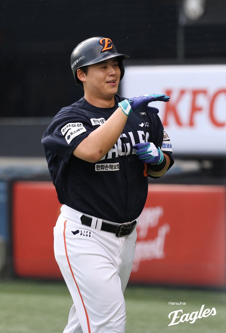 ‘한화 이글스 <b>10연승</b> 위엄’…<b>김경문</b>·문동주, 40년만의... 