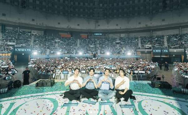 JYP <b>데이식스 팬미팅</b>, 본인 확인 <b>논란</b>! 이런 일은 처음이야...... 