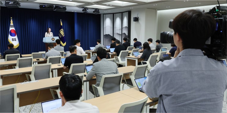김어준 '<b>뉴스공장</b>' 등, 대통령실 <b>출입 허용</b>: 언론의 다양성... 