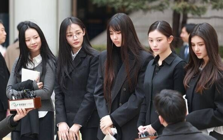 <b>뉴진스</b>,어도어와 <b>합의</b> 의사無 전속계약 소송 3차 변론 , 결별... 