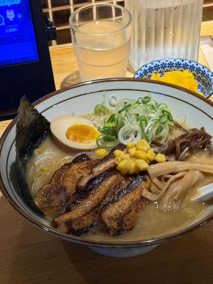  종각역 혼밥하기 좋은 진한 육수‘오카구라 라멘 & 이자카야’