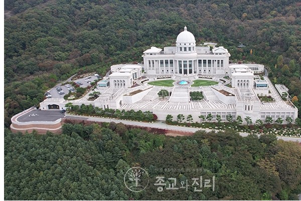  통일교, 김 여사에게 전달된 목걸이·가방이 ‘선교물품’?  본부서 나온 영수증엔 ‘선교비’로 책정... “(본부) 조직 차원서 관리했단 의미”