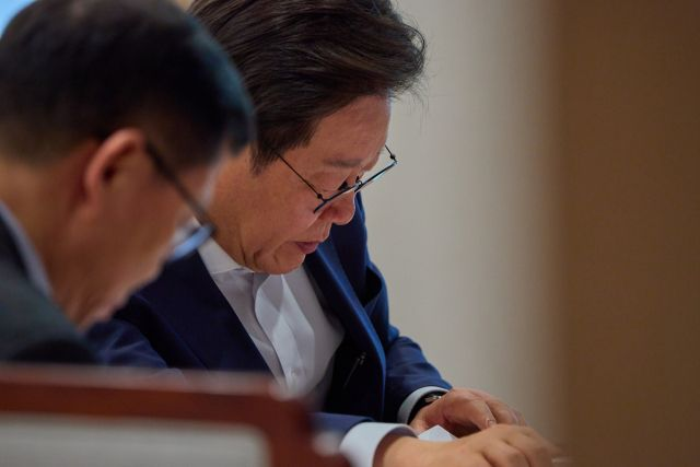  ‘지게차 괴롭힘 영상’에 李대통령 “야만적 인권침해, 철저히 엄단”