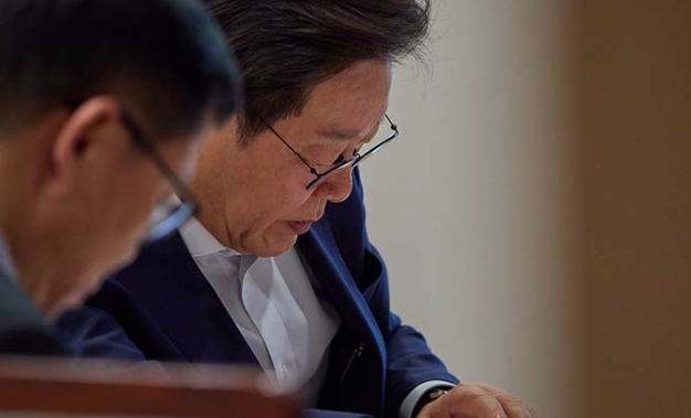  이재명 대통령 국정 지지율 64%…국민의힘 지지도는 '역대 최저치' 17%