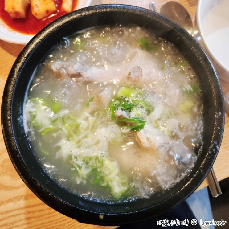  가산디지털단지역 복날 기간에만 판매하는 반계탕, 솥밥애철판