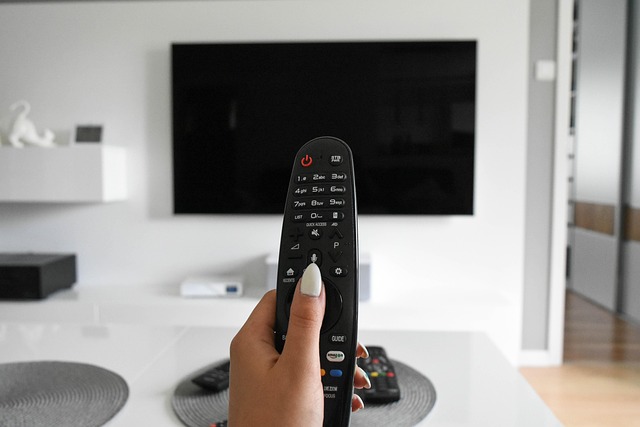  98인치 TV, 거실을 압도하는 궁극의 시네마 경험! 구매 전 필독 가이드 (2025년 최신)