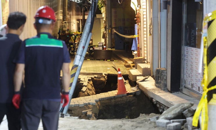  “땅이 사라졌다”! 서울 동대문 한복판, 공사장 지반 붕괴 긴급 대피 상황