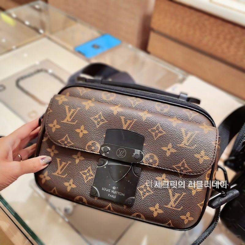 루이비통 크로스백 남성 메신저백 여행 갈 때 딱 좋아