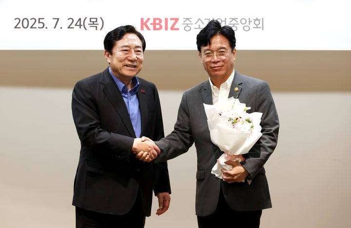 [이슈] 전남 벽돌공장 <b>외국인 노동자</b> 집단 괴롭힘 의혹, 노동부... 