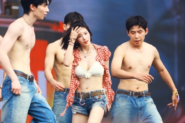 "붕어 없는 붕어빵 된 워터밤"… <b>권은비</b>, <b>건강 문제</b>로 부산 무대... 