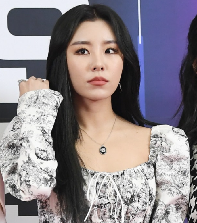  휘인, 위드어스와 전속계약!이젠 에이핑크와 한솥밥