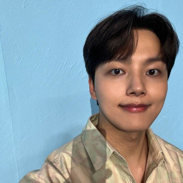  여진구, AV유포 계정 팔로우 논란..."소속사 직원 실수"
