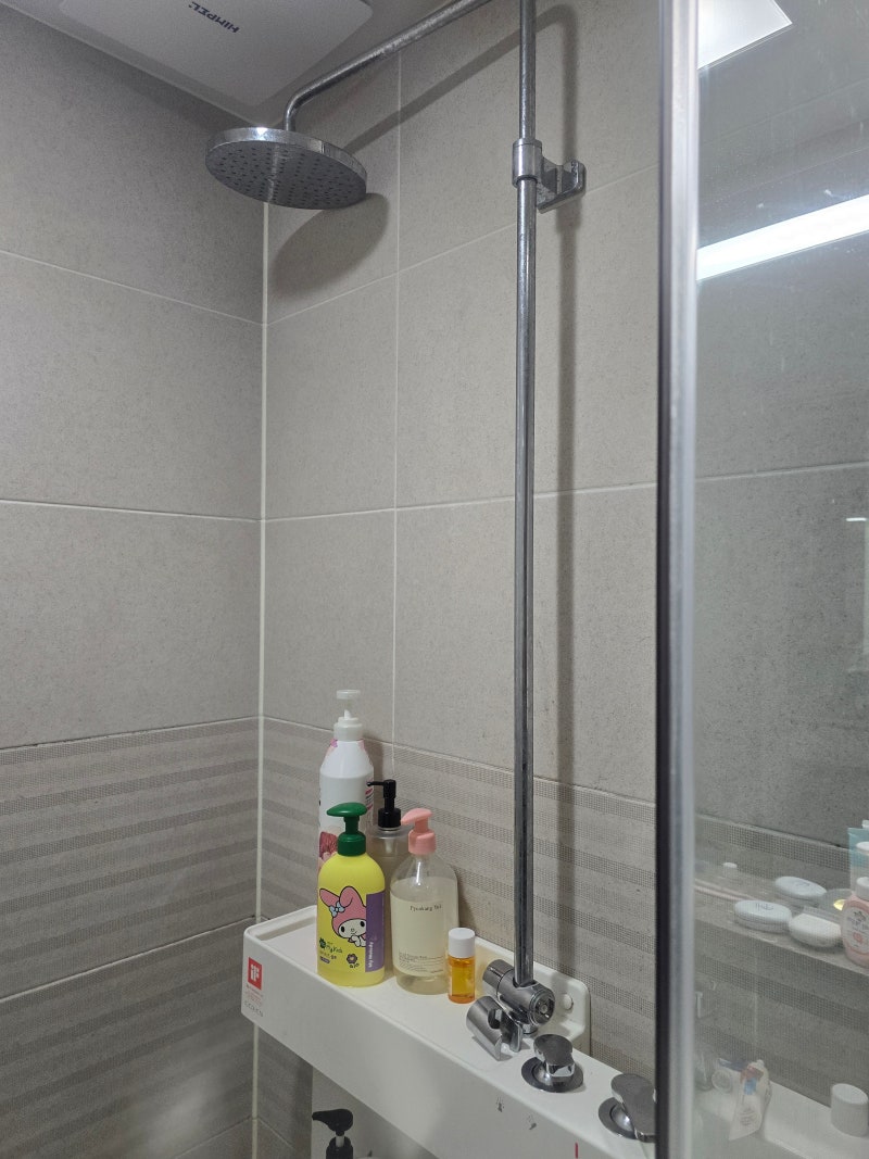 고정 안되는 화장실 샤워기 거치대 교체