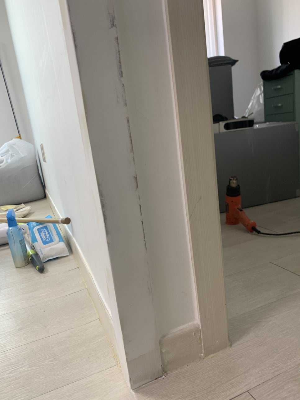 문틀 시트지 보수 물먹은 나무 문 썩었을 때 작업 방법