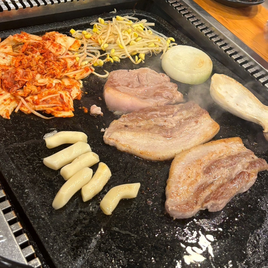 명동돌판삼겹 사진 1