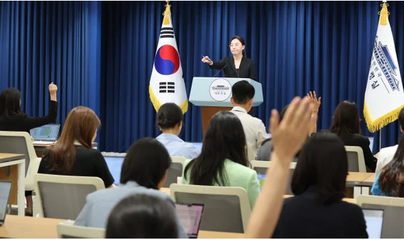 등 친여 유튜브 3곳 <b>출입</b> 기자단 등록…형평성 <b>논란</b> 확산