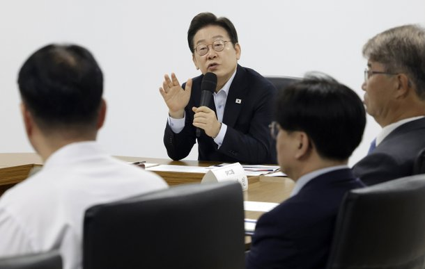 [속보] <b>이재명 대통령</b>, SPC 회장과 긴급 산업재해 <b>간담회</b>!... 