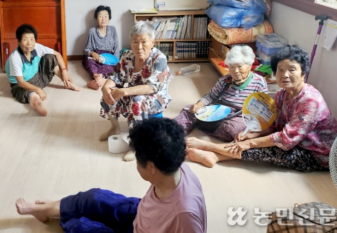  “찜통더위에 씻지도 못해요”…폭염 속 대피소, 진짜 현실은 이렇습니다