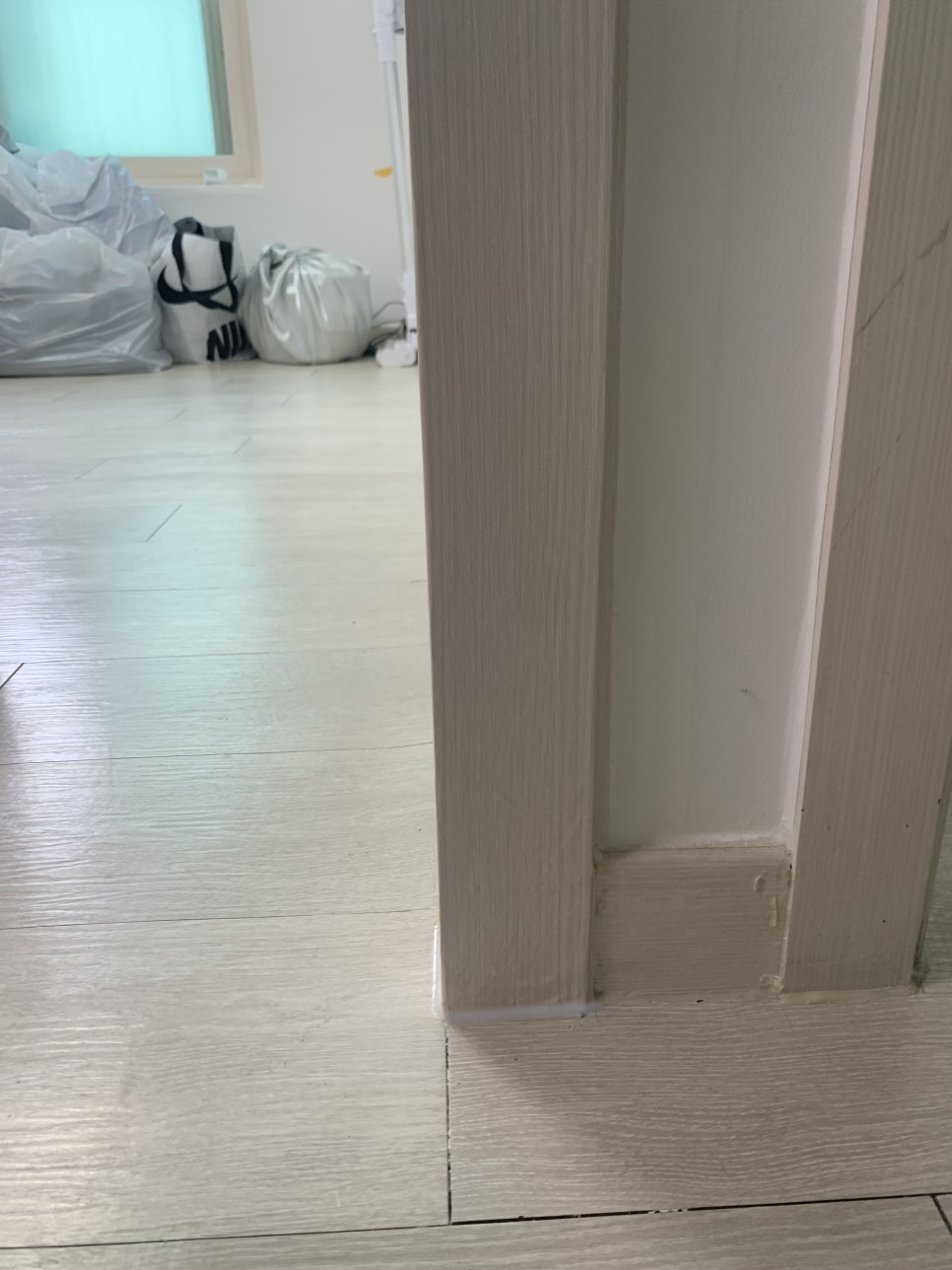 문틀 시트지 보수 물먹은 나무 문 썩었을 때 작업 방법