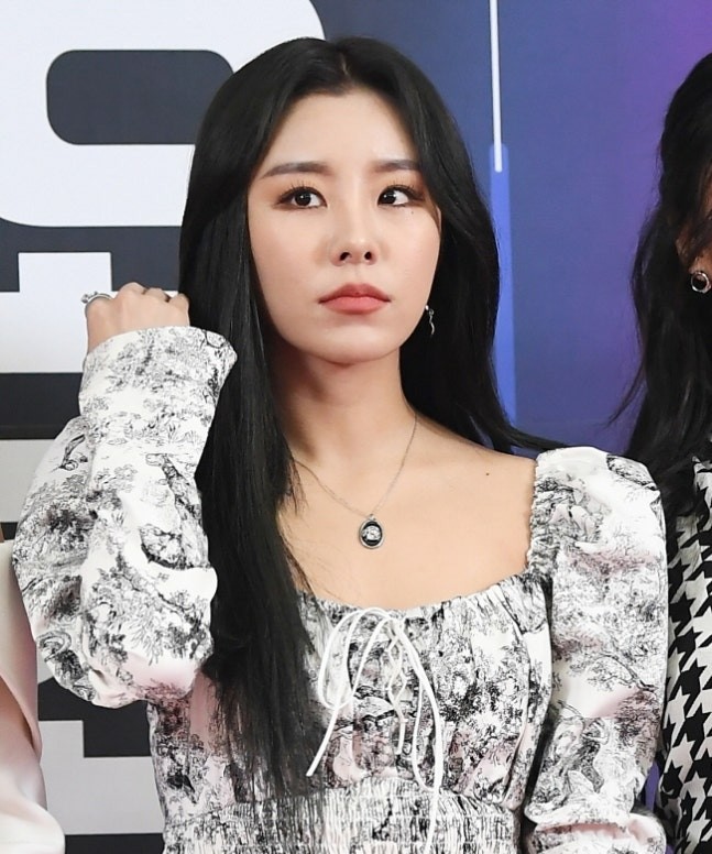 “<b>휘인</b>, 드디어 새 둥지로!”마마무 <b>휘인</b>의 선택은? <b>위드어스</b>엔... 