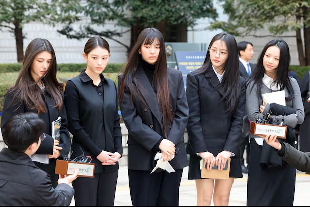 <b>뉴진스</b>·<b>어도어</b> 계약 <b>분쟁</b>의 본질은?｜하이브 개입 논란과... 