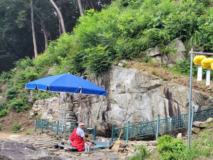  [충북 충주] 충주 봉황리 마애불상군 - 우리나라에서 가장 오래된 마애불이자 유일한 고구려(양식) 불상으로 보고있다.
