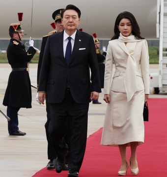 <b>김건희</b> 자택 '전격 <b>압수수색</b>'…<b>특검</b>, 아크로비스타 새벽 급습에... 