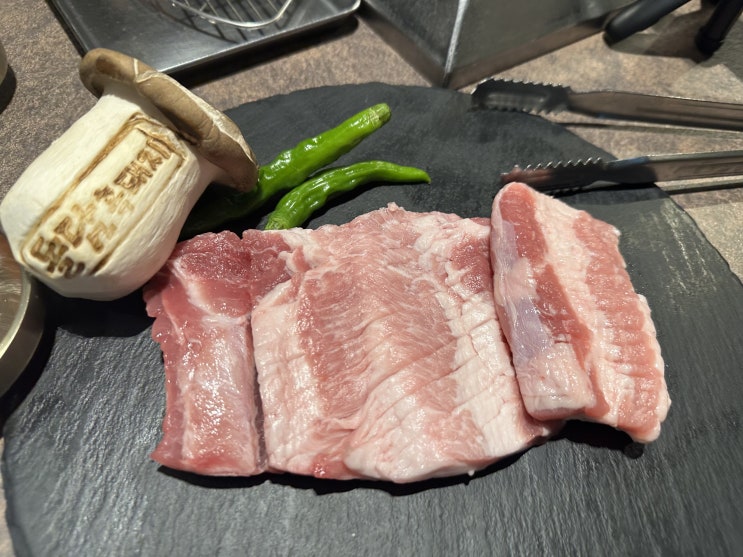 숙성흑돼지의 진가를 보여준 숯불구이 제주 맛집 돌담흑돼지 제주공항점