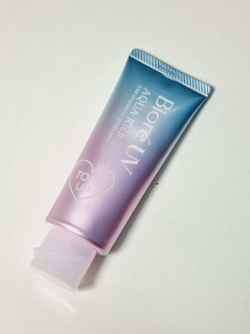 비오레 UV 아쿠아 리치 톤업 에센스 선크림 사용 후기
