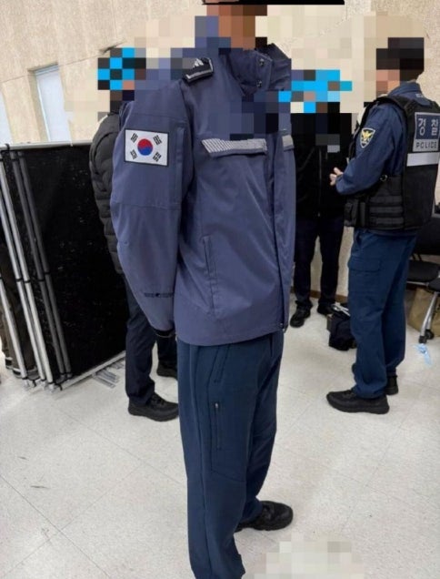  경찰 신형 근무복 실물 공개! 보라돌이 에디션... 이거 맞아? (블라인드 난리) 