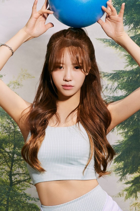 출신 <b>이미주</b>, 한화 이글스 <b>이진영</b> 선수와 <b>열애설</b> 즉각 <b>부인</b>