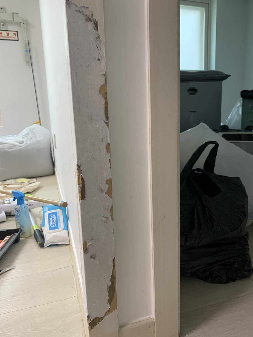 문틀 시트지 보수 물먹은 나무 문 썩었을 때 작업 방법