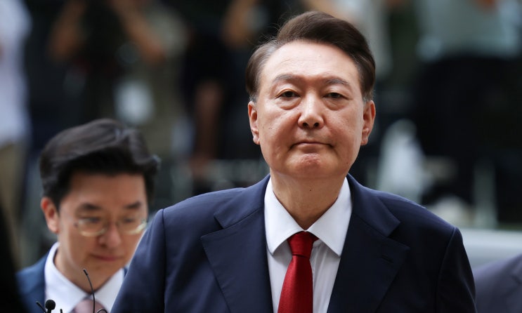  비상계엄 선포 하루, 국민에게 10만 원씩 배상하라는 법원 판결이 의미하는 것