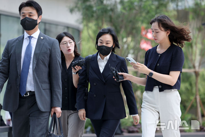 [속보] 김건희 특검, '문고리 3인방' <b>유경옥</b> 전 <b>행정관</b> 전격 <b>소환</b>... 