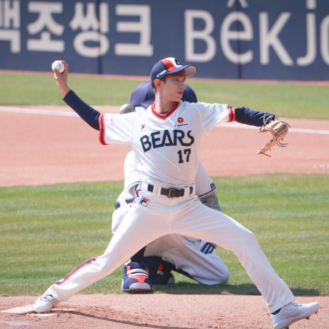 <b>도겸</b> 두산 LG전 시구, 이번에는 흑역사를 뒤엎고 <b>승리요정</b>... 