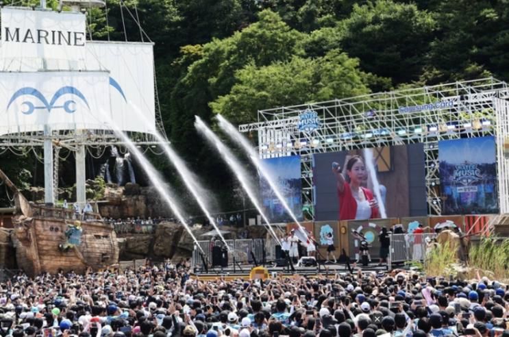 <b>캐리비안 베이</b> X 원피스 콜라보<b>코요태</b>까지 떴다! 여름 제대로... 