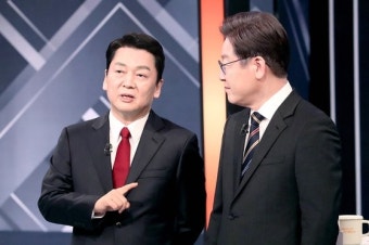 <b>안철수</b> “국민  명품 카드 <b>정부</b>”…거침없는 작심발언에... 