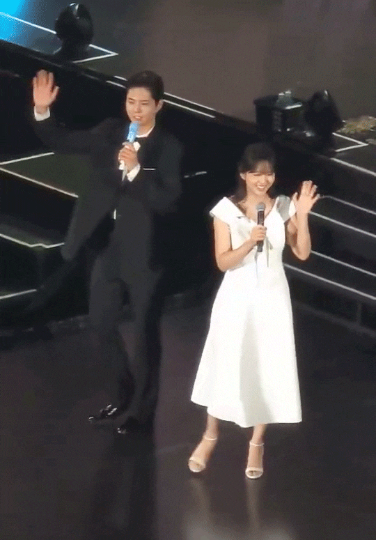 <b>김소현</b>, 박보검 일본 <b>팬미팅</b> 깜짝 등장