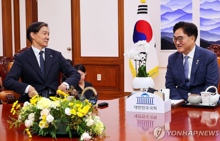 우원식 의장, <b>광복절 특사</b> 앞두고 <b>조국</b> 전 대표 면회…<b>조국</b>... 