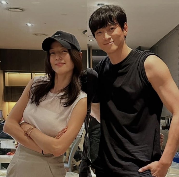 <b>전지현</b>·<b>강동원</b>, 이게 바로 환상의 <b>케미</b>! <b>북극성</b> 현장에서... 