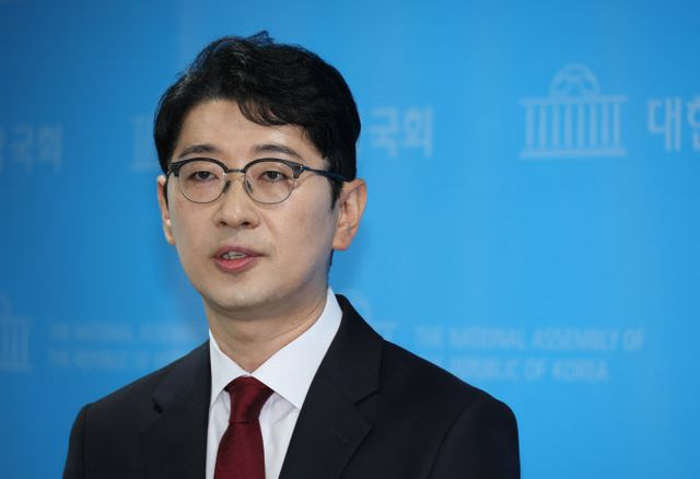  국힘 주진우 "우원식, 조국 면회 '특별사면 간보기'…국민 배반 행위"